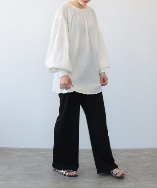 TITE IN THE STORE（ティテ　インザ　ストア）の「バックリボンボリュームスリーブ長袖ブラウス（シャツ/ブラウス・レディース・ピンク/オフホワイト/ブルー・38）」の2枚目の写真