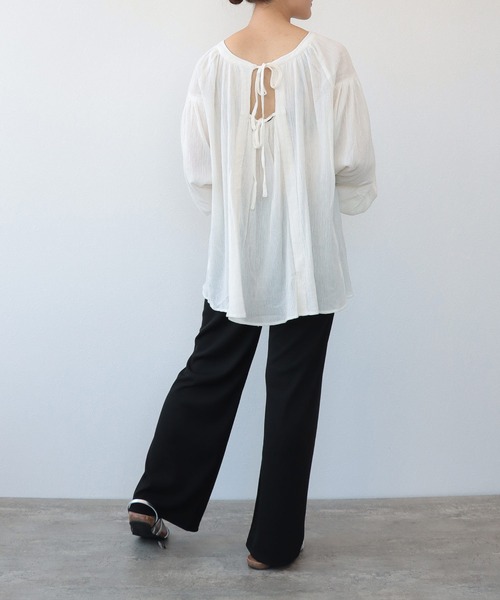 TITE IN THE STORE（ティテ　インザ　ストア）の「バックリボンボリュームスリーブ長袖ブラウス（シャツ/ブラウス・レディース・ピンク/オフホワイト/ブルー・38）」の6枚目の写真