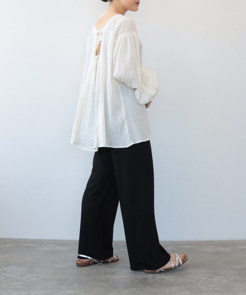 TITE IN THE STORE（ティテ　インザ　ストア）の「バックリボンボリュームスリーブ長袖ブラウス（シャツ/ブラウス・レディース・ピンク/オフホワイト/ブルー・38）」の7枚目の写真