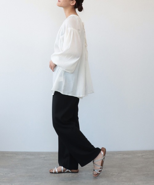 TITE IN THE STORE（ティテ　インザ　ストア）の「バックリボンボリュームスリーブ長袖ブラウス（シャツ/ブラウス・レディース・ピンク/オフホワイト/ブルー・38）」の9枚目の写真