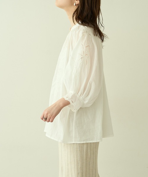natural couture（ナチュラルクチュール）の「【大人ナチュ】ボリュームスリーブ刺繍ブラウス（シャツ/ブラウス・レディース・ネイビー/オフホワイト/その他1・FREE）」の13枚目の写真