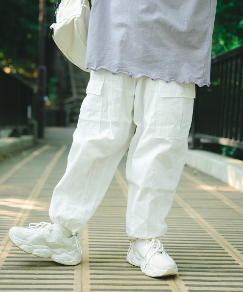 nemne store（ネンネストア）の「雲を見つめるスソダーツカーゴパンツ（カーゴパンツ・レディース・オフホワイト/アイボリー・フリー）」の2枚目の写真