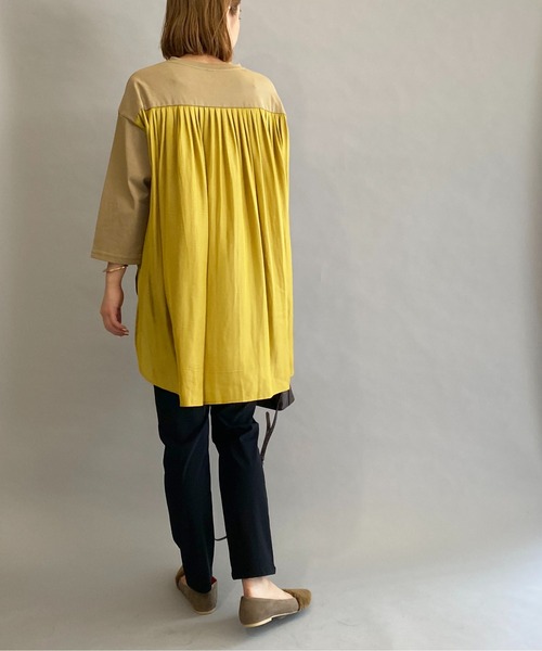 DIARIUM（ディアリウム）の「バック異素材プリーツプルオーバー（Tシャツ/カットソー・レディース・イエロー/グリーン・M）」の7枚目の写真