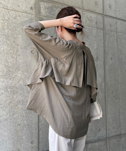 CAPRICIEUX LE'MAGE（カプリシューレマージュ）の「ラッフルデザインシャツ（シャツ/ブラウス・レディース・ホワイト/ブラック/カーキ・FREE）」の3枚目の写真