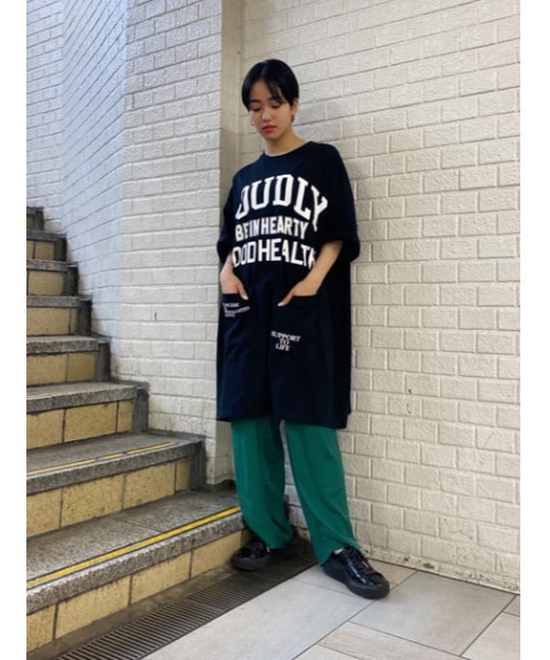 RODEO CROWNS WIDE BOWL（ロデオクラウンズワイドボウル）の「ポケットTシャツワンピース（ワンピース・レディース・ホワイト/ブラック/グリーン・FREE）」の2枚目の写真