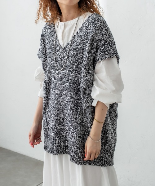 mystic(ミスティック)の「ケーブルニットベスト(ベスト・レディース・オフホワイト/チャコールグレー/ベージュ/その他・FREE)」の4枚目の写真