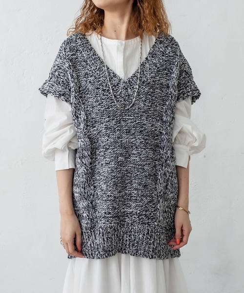 mystic(ミスティック)の「ケーブルニットベスト(ベスト・レディース・オフホワイト/チャコールグレー/ベージュ/その他・FREE)」の5枚目の写真