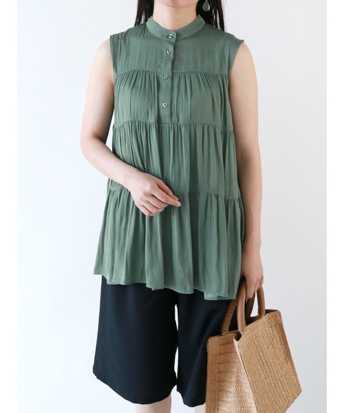 Te chichi(テチチ)の「バンドカラーティアードチュニックブラウス(シャツ/ブラウス・レディース・ベージュ/グリーン/チャコール・フリ-)」の3枚目の写真