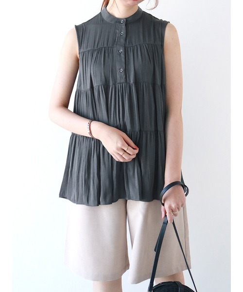 Te chichi(テチチ)の「バンドカラーティアードチュニックブラウス(シャツ/ブラウス・レディース・ベージュ/グリーン/チャコール・フリ-)」の1枚目の写真