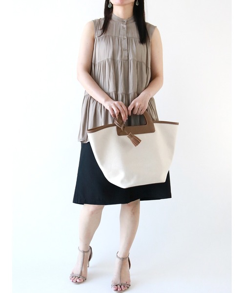 Te chichi(テチチ)の「バンドカラーティアードチュニックブラウス(シャツ/ブラウス・レディース・ベージュ/グリーン/チャコール・フリ-)」の7枚目の写真