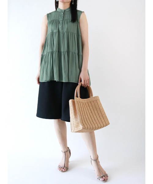 Te chichi(テチチ)の「バンドカラーティアードチュニックブラウス(シャツ/ブラウス・レディース・ベージュ/グリーン/チャコール・フリ-)」の8枚目の写真