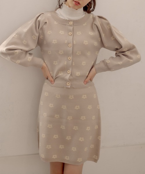 OLIVE des OLIVE（オリーブデオリーブ）の「テクなしでしゃれ感高まる。花ジャガードニットアップ（ワンピース・レディース・ブラック/ラベンダー/アイボリー/ベージュ/ピンク/スミクロ・FREE）」の5枚目の写真