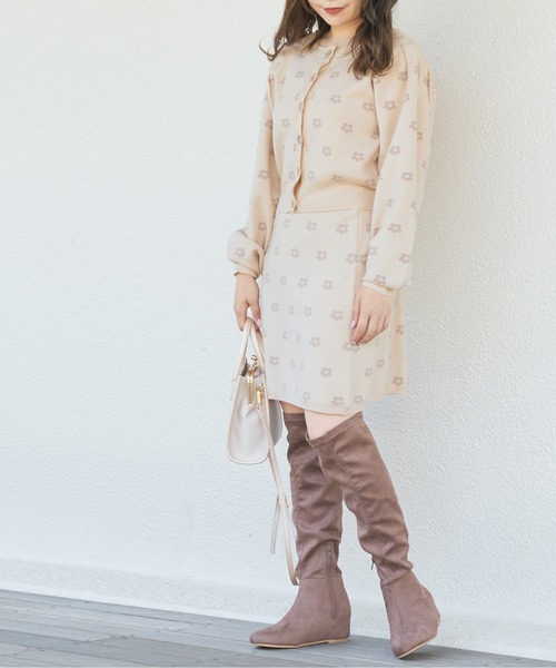 OLIVE des OLIVE（オリーブデオリーブ）の「テクなしでしゃれ感高まる。花ジャガードニットアップ（ワンピース・レディース・ブラック/ラベンダー/アイボリー/ベージュ/ピンク/スミクロ・FREE）」の16枚目の写真