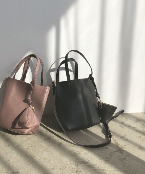 marjour(マージュール)の「DAIRY TOTE BAG(ショルダーバッグ・レディース・ブラック/ピンクベージュ・FREE)」の2枚目の写真