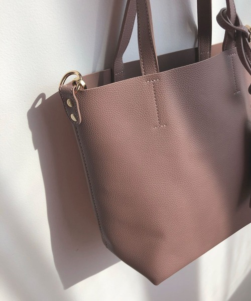 marjour(マージュール)の「DAIRY TOTE BAG(ショルダーバッグ・レディース・ブラック/ピンクベージュ・FREE)」の6枚目の写真