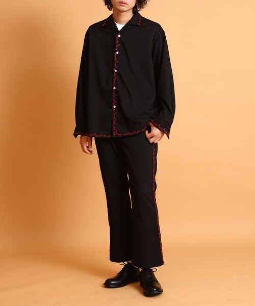 SPINNS(スピンズ)の「【FUVA / フーヴァ】サイド刺繍デザイン フレアパンツ(スラックス・メンズ・ブラック・ONESIZE)」の4枚目の写真