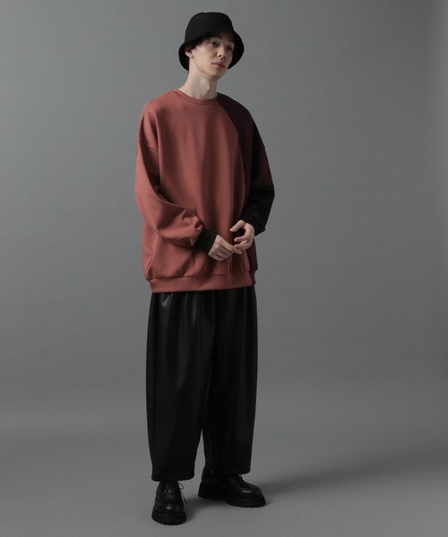 HARE（ハレ）の「シンセティックレザーワイドテーパードパンツ