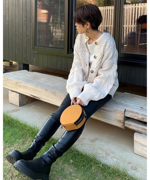 Ritzy（リッツィー）の「大人シルエット 丸型ボックス エレガント ショルダーバッグ（ショルダーバッグ・レディース・ホワイト/ブラック/キャメル・FREE）」の3枚目の写真