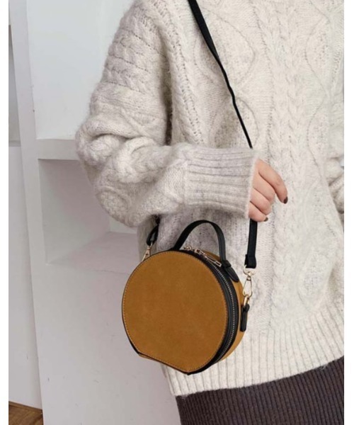 Ritzy（リッツィー）の「大人シルエット 丸型ボックス エレガント ショルダーバッグ（ショルダーバッグ・レディース・ホワイト/ブラック/キャメル・FREE）」の4枚目の写真