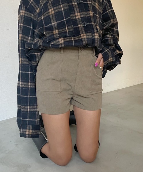 SHAGGIE（シャギー）の「ミニコーデュロイショートパンツ（その他パンツ・レディース・ブラック/ベージュ/グレー・SMALL/MEDIUM）」の4枚目の写真