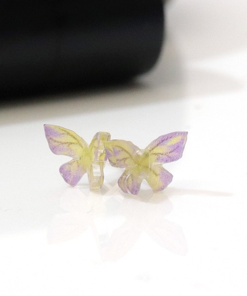 florist(フローリスト)の「【8色展開】グラデーションクリアミニ蝶ピアス(ピアス(両耳用)・レディース・パープル/ピンク/ターコイズブルー/ブルー/グリーン/スモークピンク/ライトパープル/ホワイト×イエロー・FREE)」の6枚目の写真
