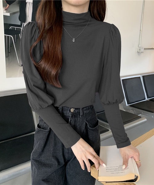 me+em select(ミームセレクト)の「【 6色展開 】裏起毛ギャザーパフ袖ロングカフストップス(Tシャツ/カットソー・レディース・ホワイト/ブラック/ブラウン/グレー/モカ/キャメル・FREE)」の1枚目の写真