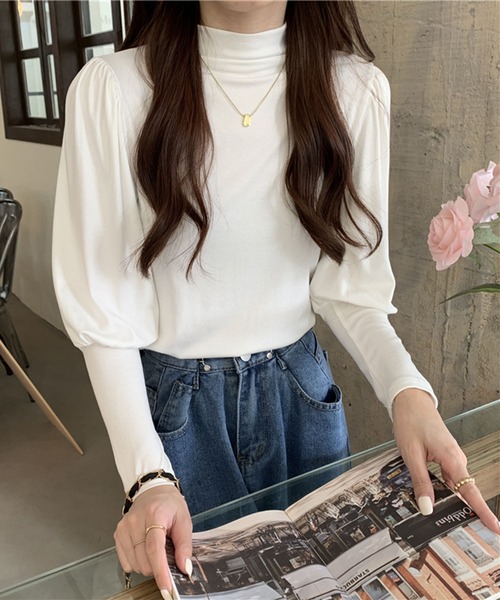 me+em select(ミームセレクト)の「【 6色展開 】裏起毛ギャザーパフ袖ロングカフストップス(Tシャツ/カットソー・レディース・ホワイト/ブラック/ブラウン/グレー/モカ/キャメル・FREE)」の2枚目の写真