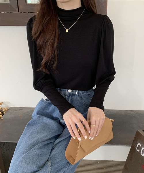 me+em select(ミームセレクト)の「【 6色展開 】裏起毛ギャザーパフ袖ロングカフストップス(Tシャツ/カットソー・レディース・ホワイト/ブラック/ブラウン/グレー/モカ/キャメル・FREE)」の3枚目の写真