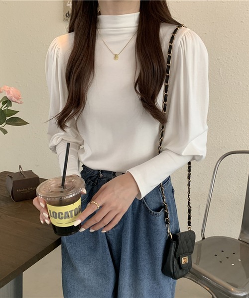 me+em select(ミームセレクト)の「【 6色展開 】裏起毛ギャザーパフ袖ロングカフストップス(Tシャツ/カットソー・レディース・ホワイト/ブラック/ブラウン/グレー/モカ/キャメル・FREE)」の10枚目の写真