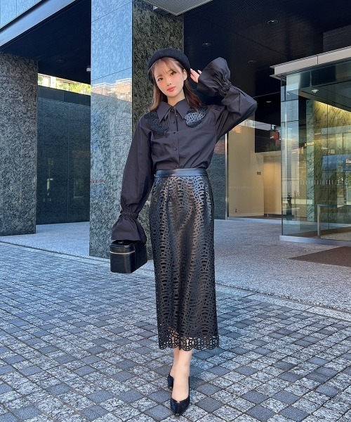 EIMY ISTOIRE(エイミーイストワール)の「パンチングレザースリムスカート(スカート・レディース・ブラック/アイボリー・SMALL/MEDIUM)」の6枚目の写真