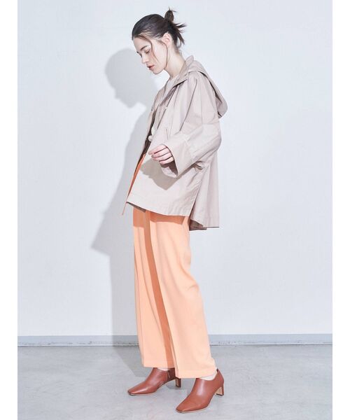 ELENDEEK（エレンディーク）の「オーバーサイズテントコート（ナイロンジャケット・レディース・ベージュ/ブラック・FREE）」の6枚目の写真