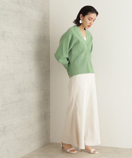 NATURAL BEAUTY BASIC(ナチュラルビューティーベーシック)の「ヴィンテージライクサテンマキシスカート(スカート・レディース・ラベンダー/ベージュ/グリーン・MEDIUM/SMALL)」の4枚目の写真