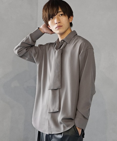 MinoriTY(マイノリティ)の「とろみ素材ボウタイシャツ(シャツ/ブラウス・メンズ・ホワイト/ブラック/グレー/ブルー・M/L)」の3枚目の写真