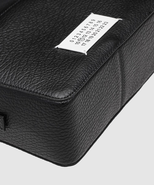 Maison Margiela（メゾンマルジェラ）の「SHOULDER BAG（ショルダーバッグ・メンズ・ブラック/ブラウン・ONE SIZE/ONESIZE）」の3枚目の写真