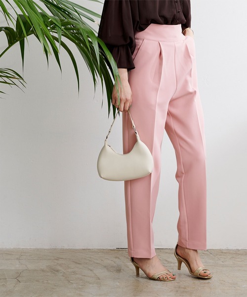 UR'S（ユアーズ）の「ハイウエストセンタープレスパンツ（その他パンツ・レディース・オフホワイト/ピンク/ネイビー/ブラック/ボルドー・S/M/L）」の4枚目の写真