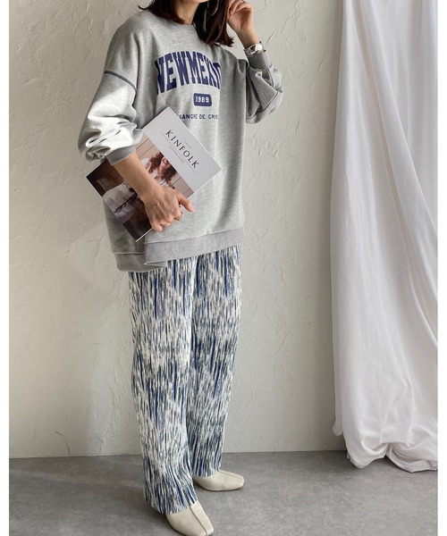 She's Closet(シーズクローゼット)の「裏毛ビッグシルエットカレッジロゴプリント長袖プルオーバースウェット(スウェット・レディース・グリーン/レッド/グレー/ネイビー・FREE)」の5枚目の写真