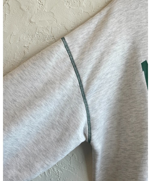 She's Closet(シーズクローゼット)の「裏毛ビッグシルエットカレッジロゴプリント長袖プルオーバースウェット(スウェット・レディース・グリーン/レッド/グレー/ネイビー・FREE)」の13枚目の写真