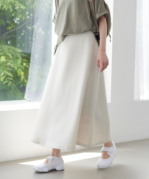SLOBE IENA(スローブイエナ)の「《WEB限定》ダブルクロスフレアスカート◆(スカート・レディース・ブラック/ナチュラル・40/36/38)」の1枚目の写真