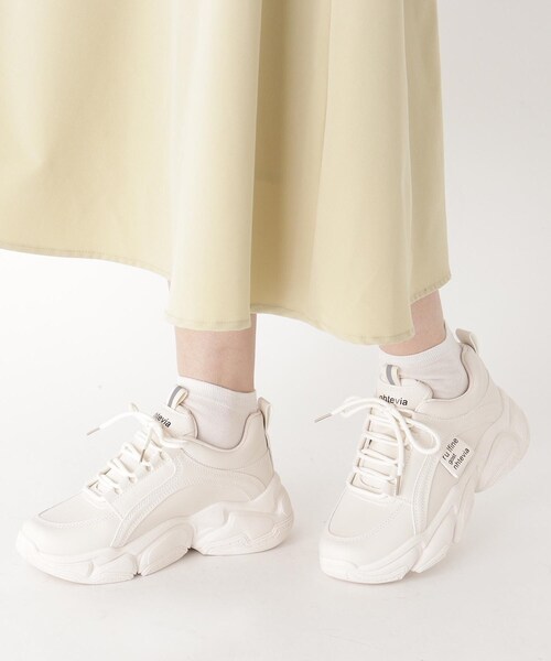 cs T&P（シーエスティーアンドピー）の「◆サイドチケット付きロゴ入り厚底スニーカー（スニーカー・レディース・ホワイト/ブラック/ベージュ・S/M/L/LL）」の4枚目の写真