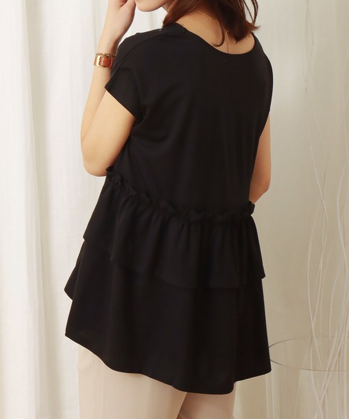 libelle more(リベル モア)の「薄手ポンチ バックフリルプルオーバー(Tシャツ/カットソー・レディース・ブラック/ベージュ/オフホワイト・M/L)」の2枚目の写真