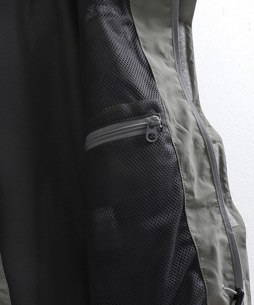 WILD THINGS（ワイルドシングス）の「【WILDTHINGS/ワイルドシングス】SUPPLEX NYLON CHAMOMIX JACKET シャモニージャケット マウンテンパーカー（マウンテンパーカー・メンズ・グレー/ブラック・X-LARGE/LARGE）」の19枚目の写真