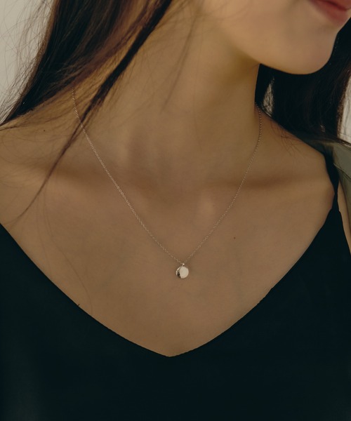 Geel（ギール）の「Geel/Silver925 プレーンサークルプレートネックレス（ネックレス・レディース・シルバー/ゴールド・FREE）」の2枚目の写真