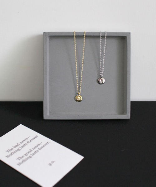 Geel（ギール）の「Geel/Silver925 プレーンサークルプレートネックレス（ネックレス・レディース・シルバー/ゴールド・FREE）」の4枚目の写真