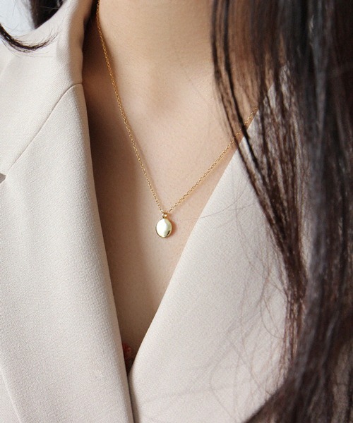 Geel（ギール）の「Geel/Silver925 プレーンサークルプレートネックレス（ネックレス・レディース・シルバー/ゴールド・FREE）」の3枚目の写真