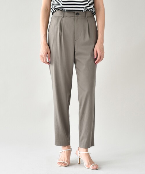 UNTITLED（アンタイトル）の「◆【通勤】ストレッチサテン テーパードパンツ＜洗える＞（その他パンツ・レディース・ライトブルー/ブラック/ライトベージュ/カーキ・44/46/48/42/00/01/02/03/04）」の4枚目の写真