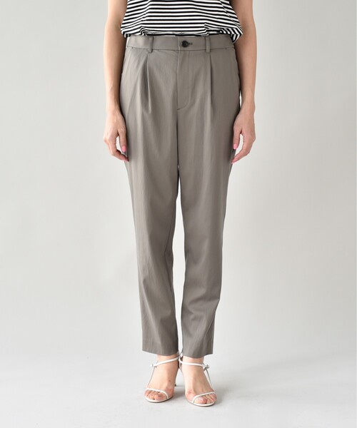 UNTITLED（アンタイトル）の「◆【通勤】ストレッチサテン テーパードパンツ＜洗える＞（その他パンツ・レディース・ライトブルー/ブラック/ライトベージュ/カーキ・44/46/48/42/00/01/02/03/04）」の16枚目の写真