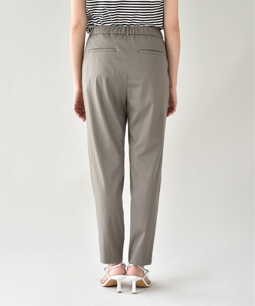 UNTITLED（アンタイトル）の「◆【通勤】ストレッチサテン テーパードパンツ＜洗える＞（その他パンツ・レディース・ライトブルー/ブラック/ライトベージュ/カーキ・44/46/48/42/00/01/02/03/04）」の12枚目の写真