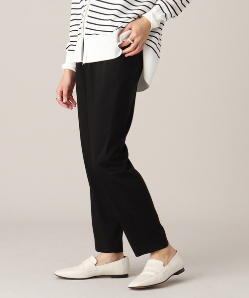 UNTITLED（アンタイトル）の「◆【通勤】ストレッチサテン テーパードパンツ＜洗える＞（その他パンツ・レディース・ライトブルー/ブラック/ライトベージュ/カーキ・44/46/48/42/00/01/02/03/04）」の17枚目の写真