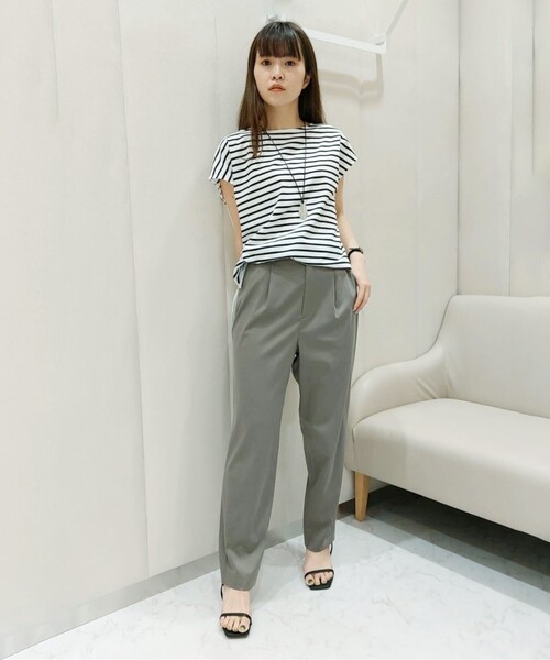 UNTITLED（アンタイトル）の「◆【通勤】ストレッチサテン テーパードパンツ＜洗える＞（その他パンツ・レディース・ライトブルー/ブラック/ライトベージュ/カーキ・44/46/48/42/00/01/02/03/04）」の22枚目の写真