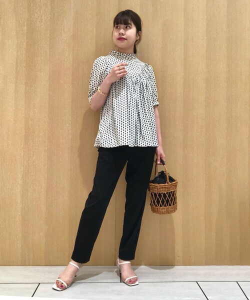 UNTITLED（アンタイトル）の「◆【通勤】ストレッチサテン テーパードパンツ＜洗える＞（その他パンツ・レディース・ライトブルー/ブラック/ライトベージュ/カーキ・44/46/48/42/00/01/02/03/04）」の11枚目の写真